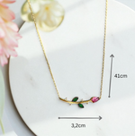 585 (14K) Echtgold Kette mit Rosenanhänger – Rosafarbener Turmalin & grüne Zirkonia – 41 cm