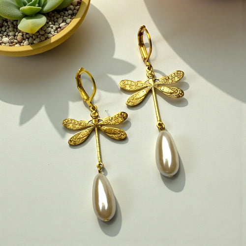Vergoldete Libellen Ohrringe mit japanischen Tropfenperlen, 3,5 cm, hypoallergen, nickel und bleifrei