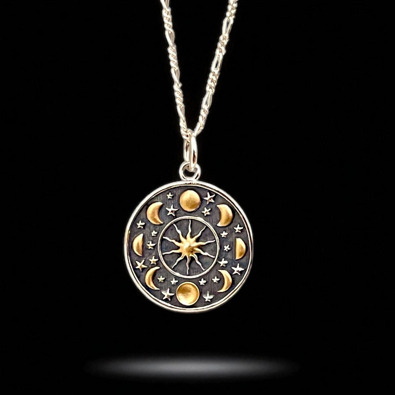 Mystischer Mondzauber - Handvergoldete 925 Sterling Silber Kette mit Mondphasen-Anhänger