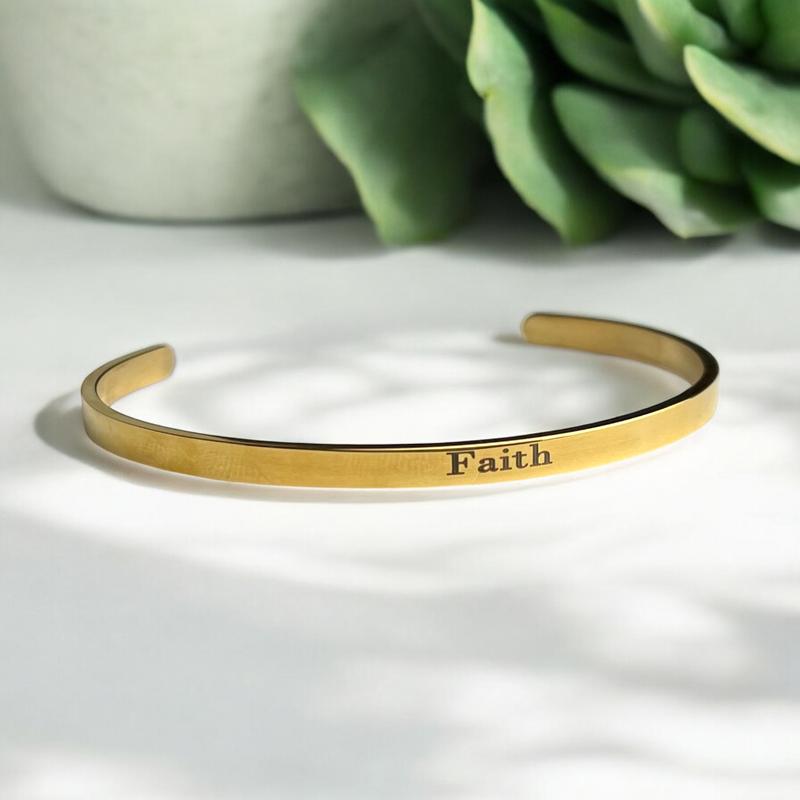 Minimalistischer Edelstahl Armreif mit Gravur "Faith" – Unisex, Größenverstellbar | Bedeutungsvoller Schmuck, Allergikerfreundlich - RETARM-48