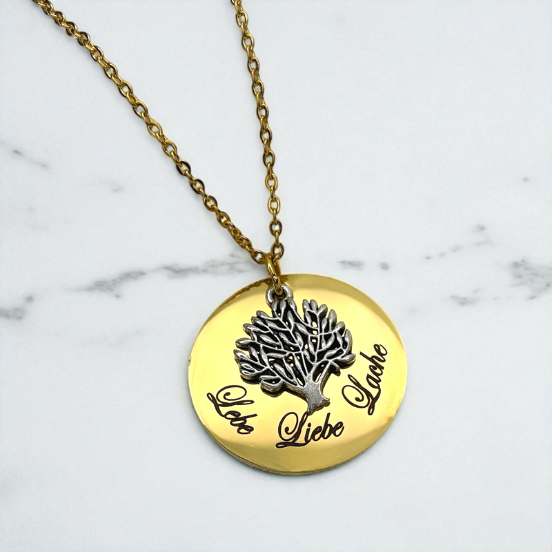 Vergoldete Edelstahl Kette mit Gravuranhänger und silbernem Baumanhänger - Inspirierende Inschrift "Lebe Liebe Lache" - VIK-88