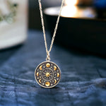 Mystischer Mondzauber - Handvergoldete 925 Sterling Silber Kette mit Mondphasen-Anhänger