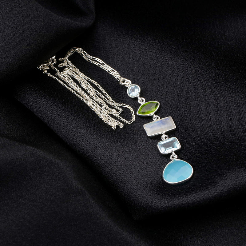 Schöne Edelstein Splitterkette; Aquamarin (Gebraucht) in Laax für CHF Schöne Edelstein Splitterkette; Aquamarin (Gebraucht) in Laax für CHF